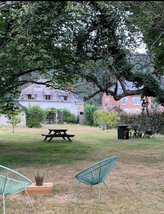 Gite: A La Courbe Du Fleuve Godinne Exterior foto