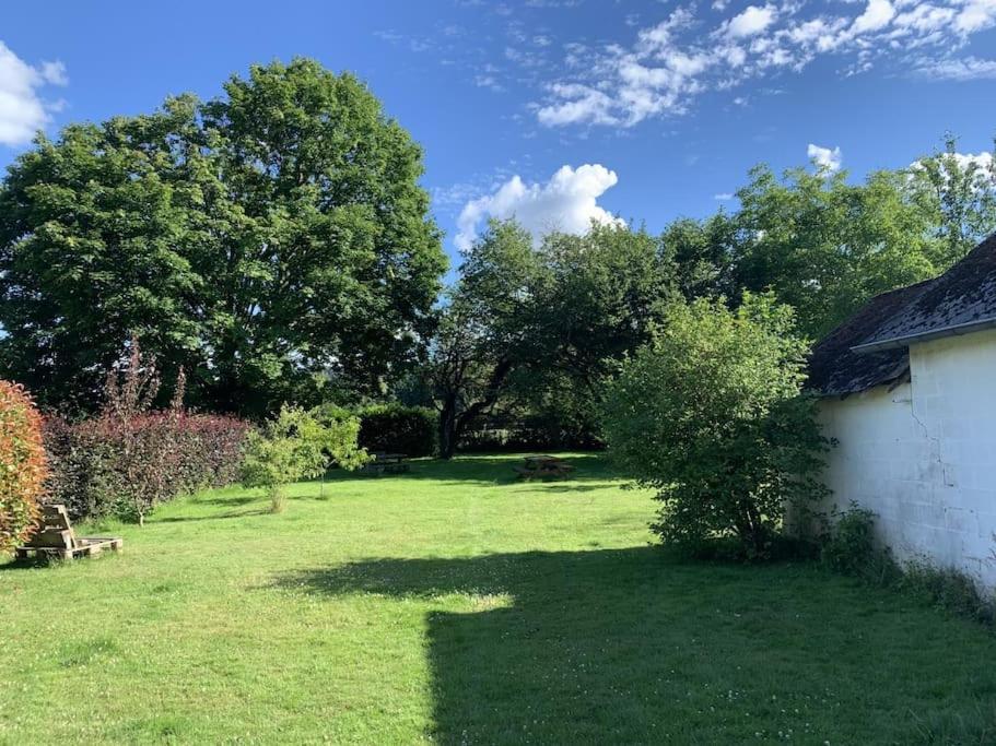 Gite: A La Courbe Du Fleuve Godinne Exterior foto