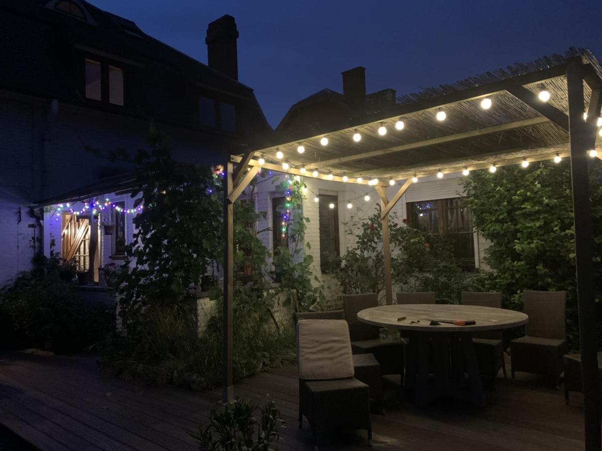 Gite: A La Courbe Du Fleuve Godinne Exterior foto