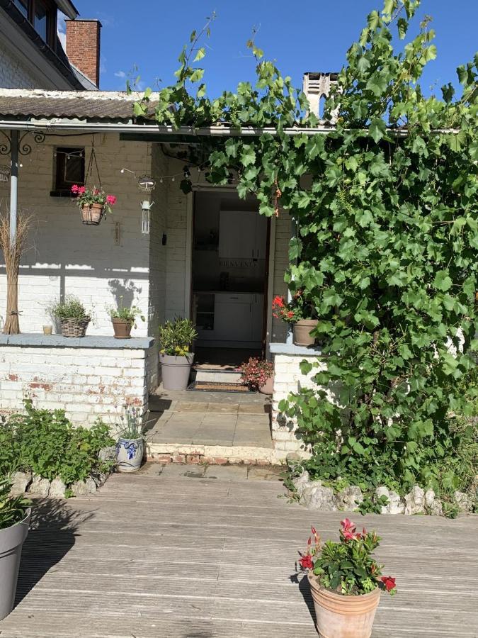 Gite: A La Courbe Du Fleuve Godinne Exterior foto